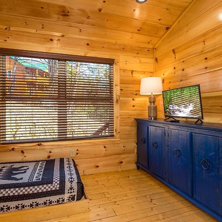 5Bd5B Escape Cabin With 2 Hottubs, Thtr &Game Rm,1Mi To The Parkway! 4Mi To Dollywood - Spring Deal Pigeon Forge Esterno foto