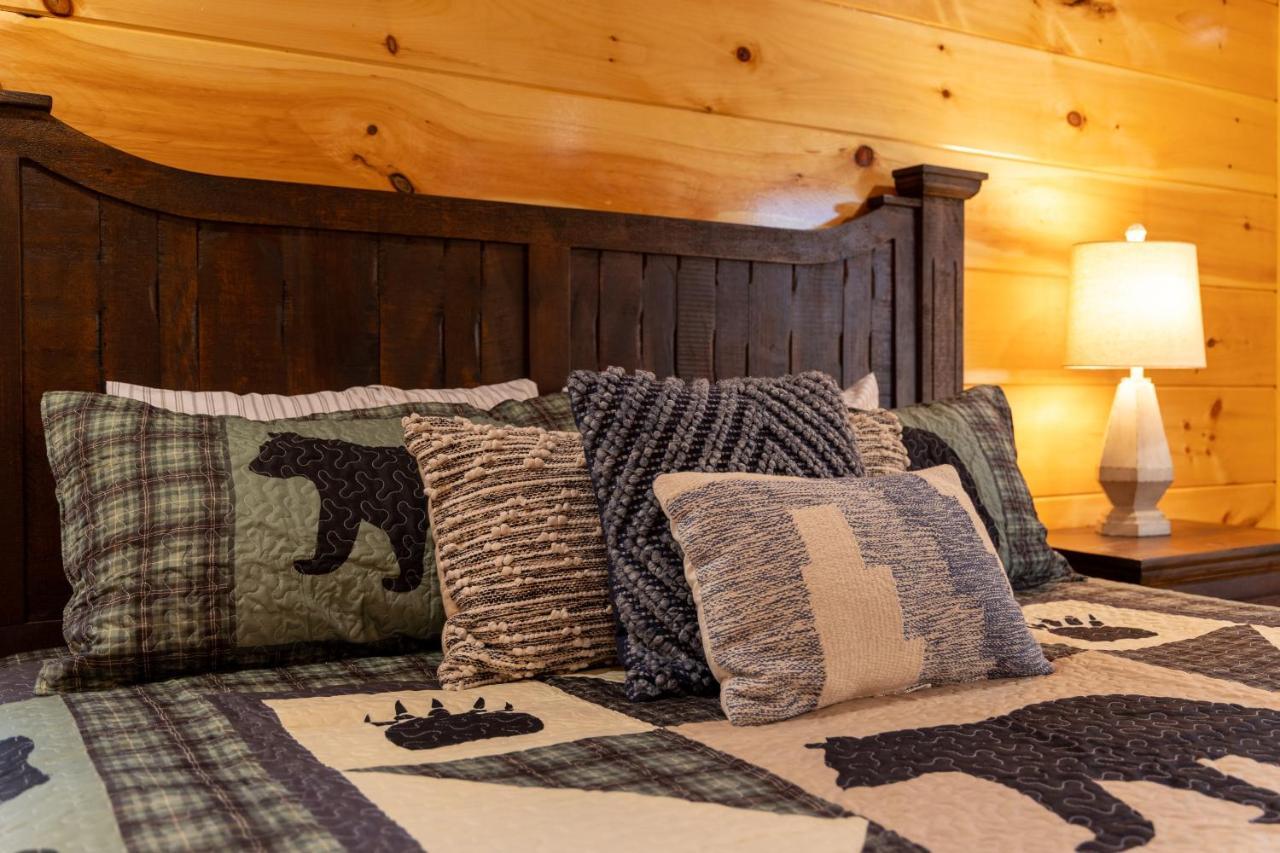 5Bd5B Escape Cabin With 2 Hottubs, Thtr &Game Rm,1Mi To The Parkway! 4Mi To Dollywood - Spring Deal Pigeon Forge Esterno foto