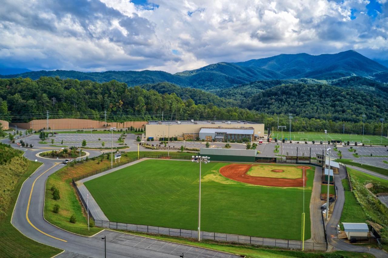 5Bd5B Escape Cabin With 2 Hottubs, Thtr &Game Rm,1Mi To The Parkway! 4Mi To Dollywood - Spring Deal Pigeon Forge Esterno foto
