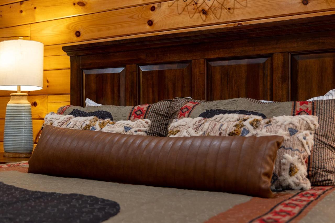 5Bd5B Escape Cabin With 2 Hottubs, Thtr &Game Rm,1Mi To The Parkway! 4Mi To Dollywood - Spring Deal Pigeon Forge Esterno foto