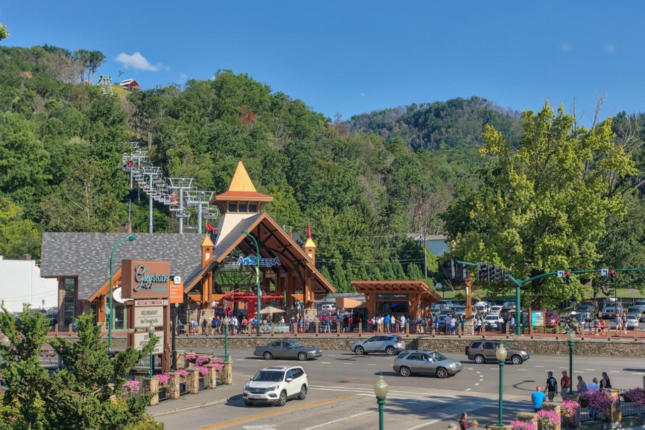 5Bd5B Escape Cabin With 2 Hottubs, Thtr &Game Rm,1Mi To The Parkway! 4Mi To Dollywood - Spring Deal Pigeon Forge Esterno foto