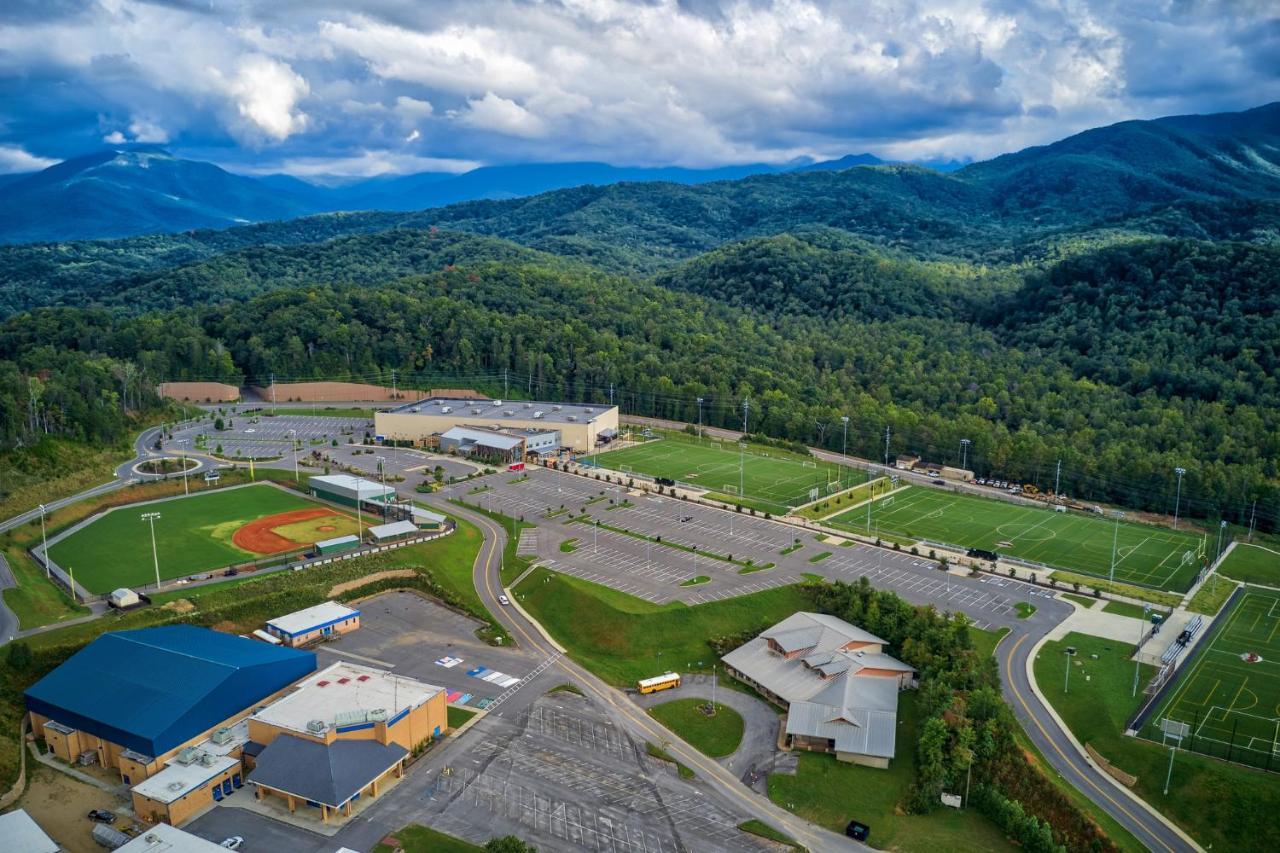 5Bd5B Escape Cabin With 2 Hottubs, Thtr &Game Rm,1Mi To The Parkway! 4Mi To Dollywood - Spring Deal Pigeon Forge Esterno foto